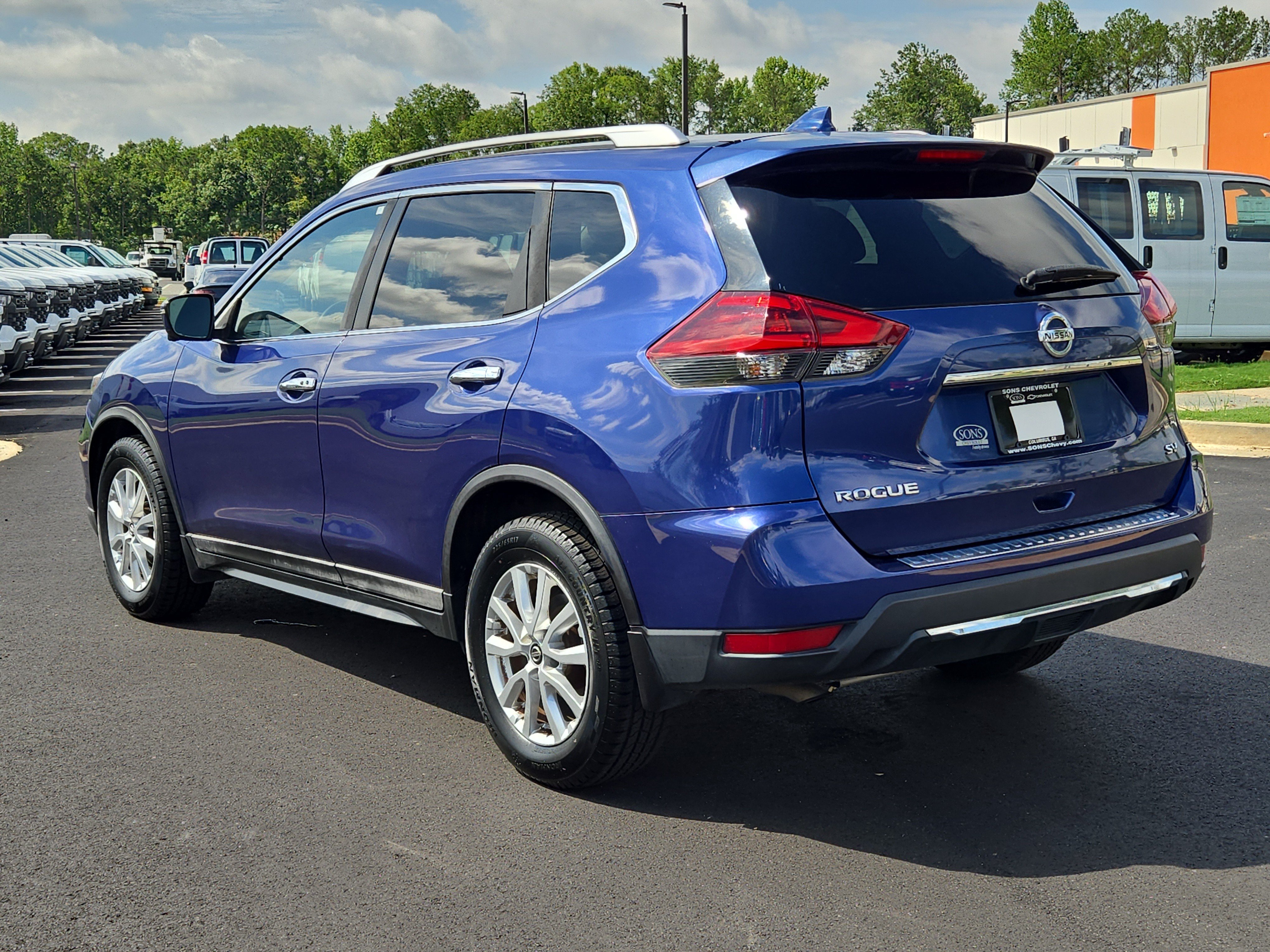 Used 2018 Blue Nissan SV image 12