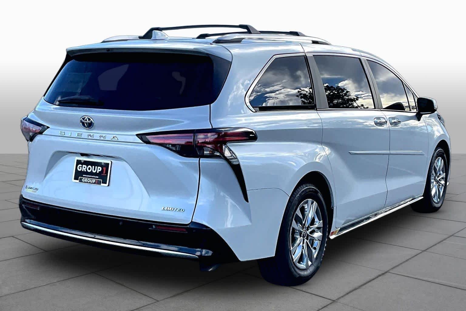 Used 2025 Wind Chill Pearl Toyota Limited image 12
