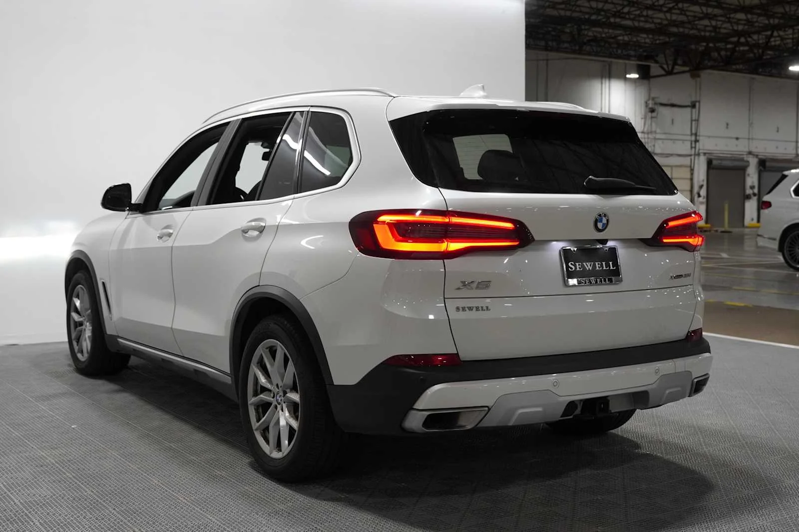 Certified Used 2023 Mineral White Metallic BMW xDrive40i image 6