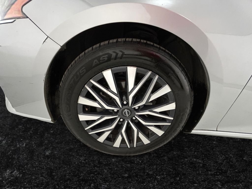 Used 2023 Silver Nissan 2.5 SV image 27