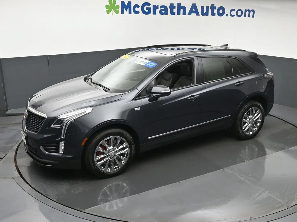 Used 2023 Green Cadillac Sport image 25