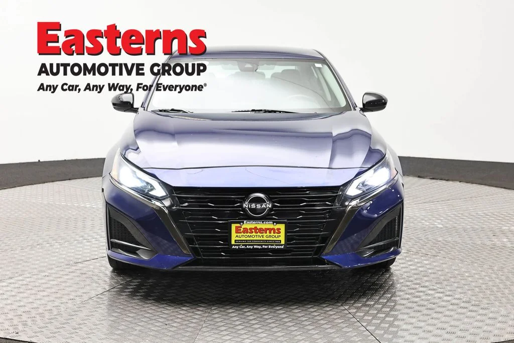 Used 2023 Blue Nissan 2.5 SR image 2