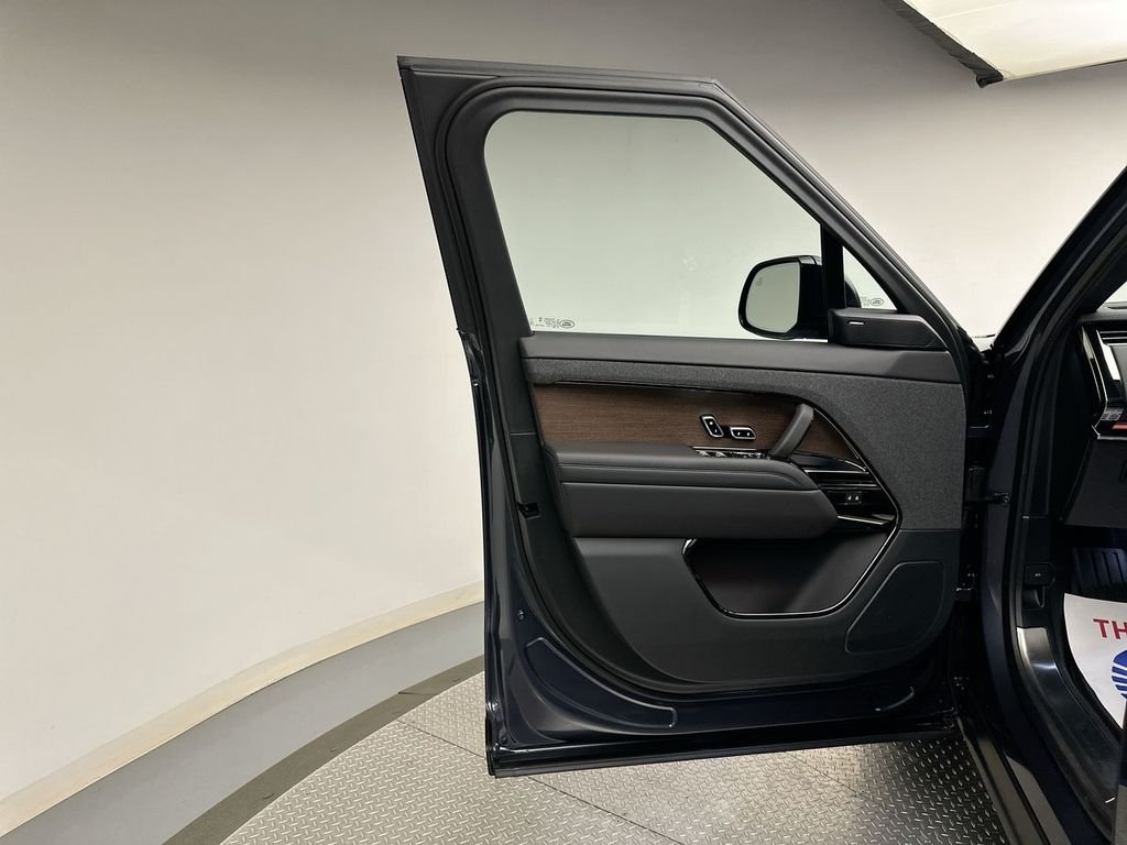 Certified Used 2024 Varesine Blue Metallic Land Rover SE image 6