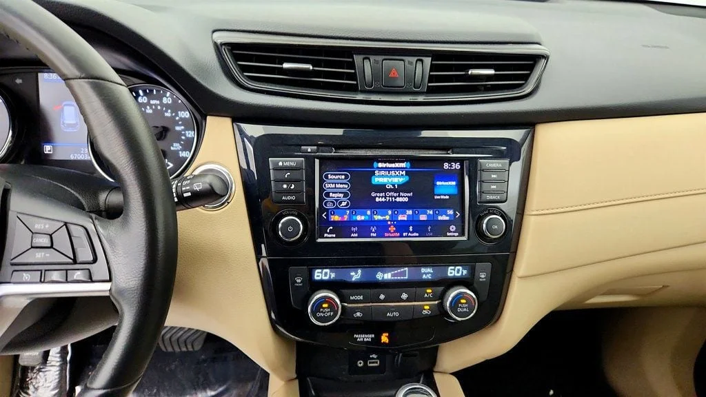 Used 2019 Pearl White Tricoat Nissan FWD SV image 17