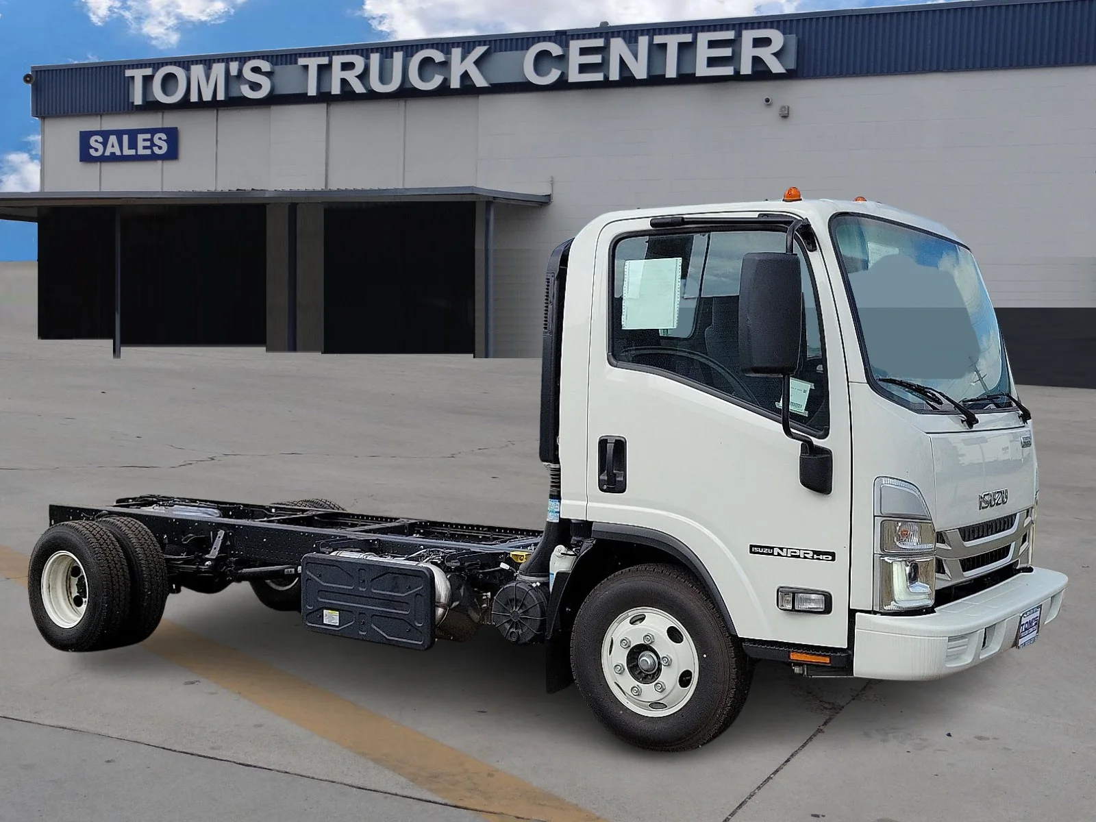 2024 Isuzu NPR-HD's photo