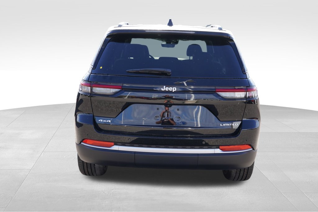 New 2027 High-Gloss Black Paint Jeep Limited image 4