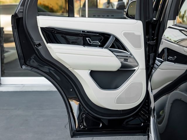 New 2026 Santorini Black Land Rover SE image 23