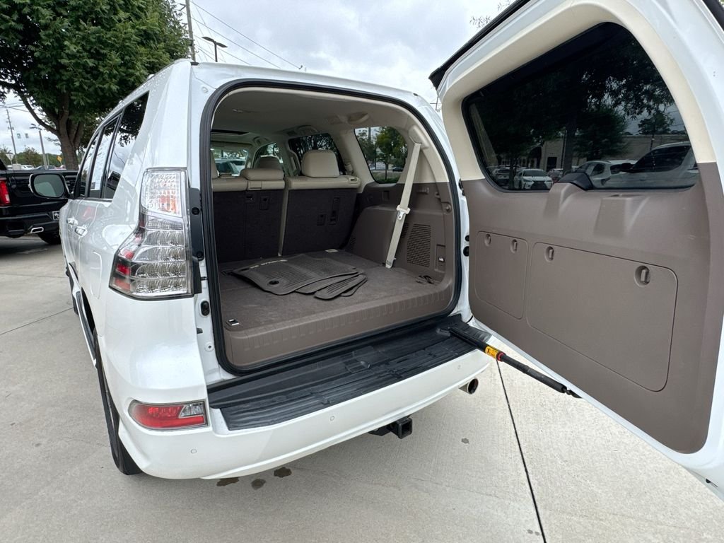 Used 2018  Lexus 460 image 33