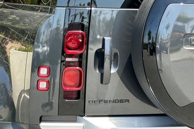 Used 2024 Gray Land Rover S image 25