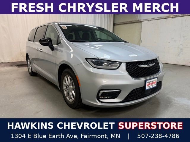 2024 Chrysler Pacifica Touring L's photo