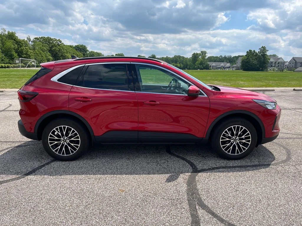 Used 2025 Red Ford Base image 6