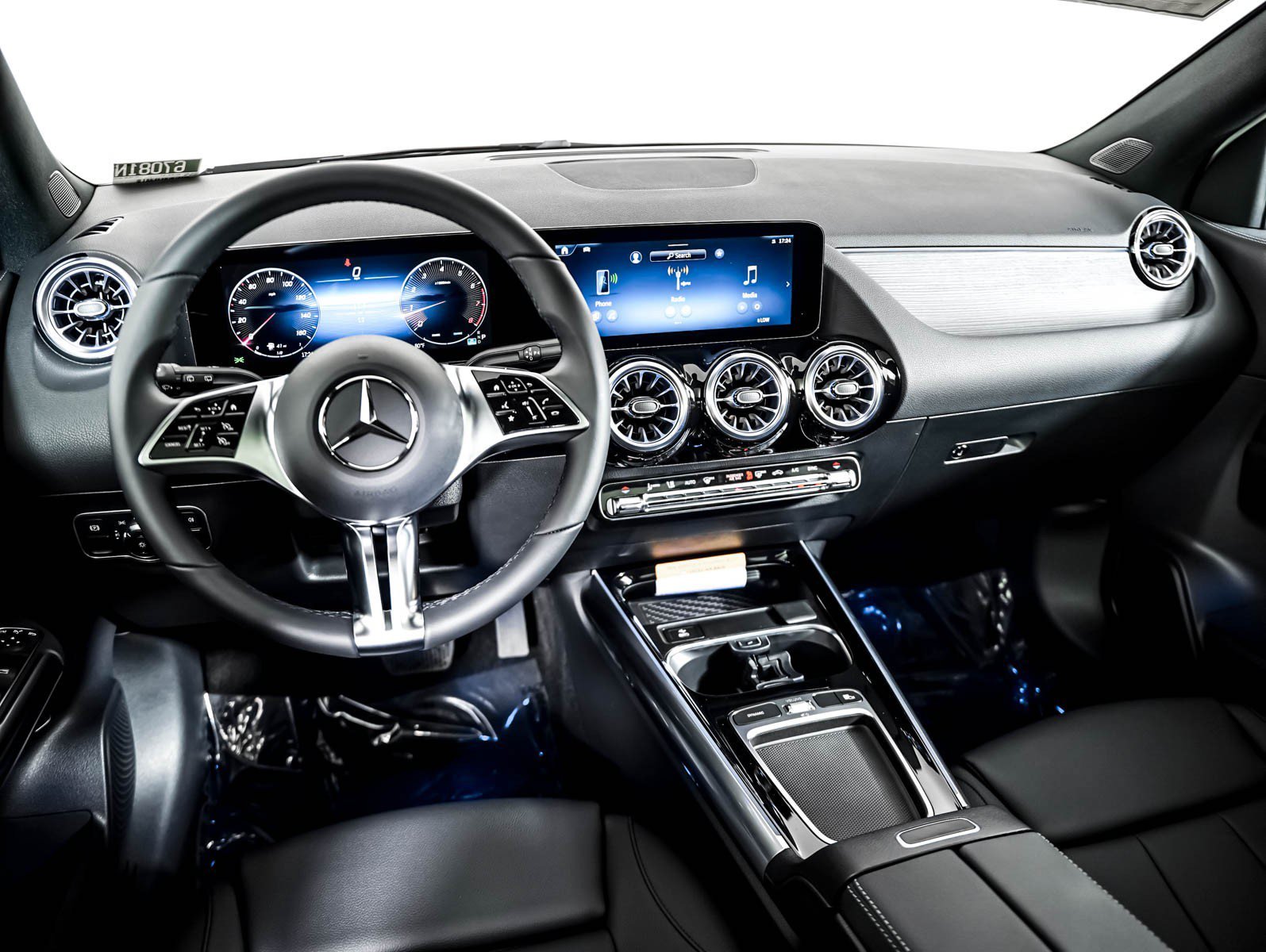 New 2026 Polar White Mercedes-Benz GLA 250 image 14