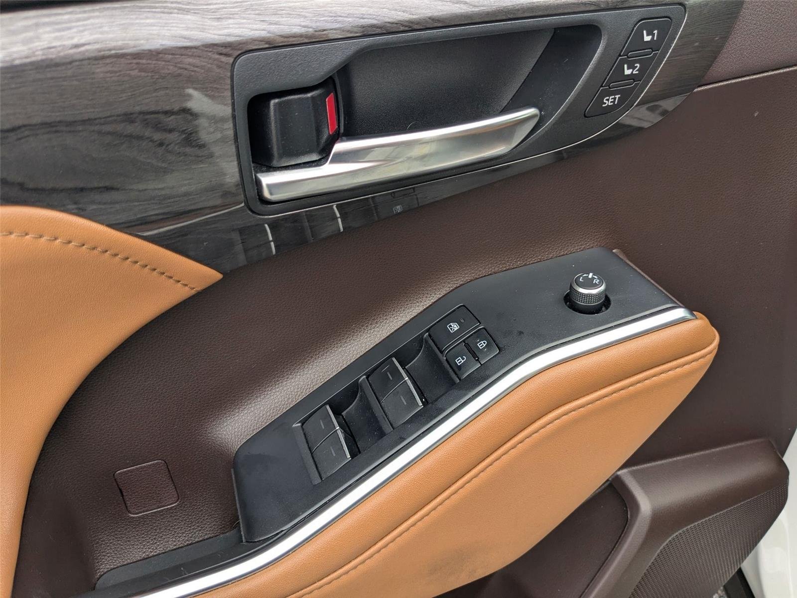 Used 2022 Wind Chill Pearl Toyota Platinum image 12
