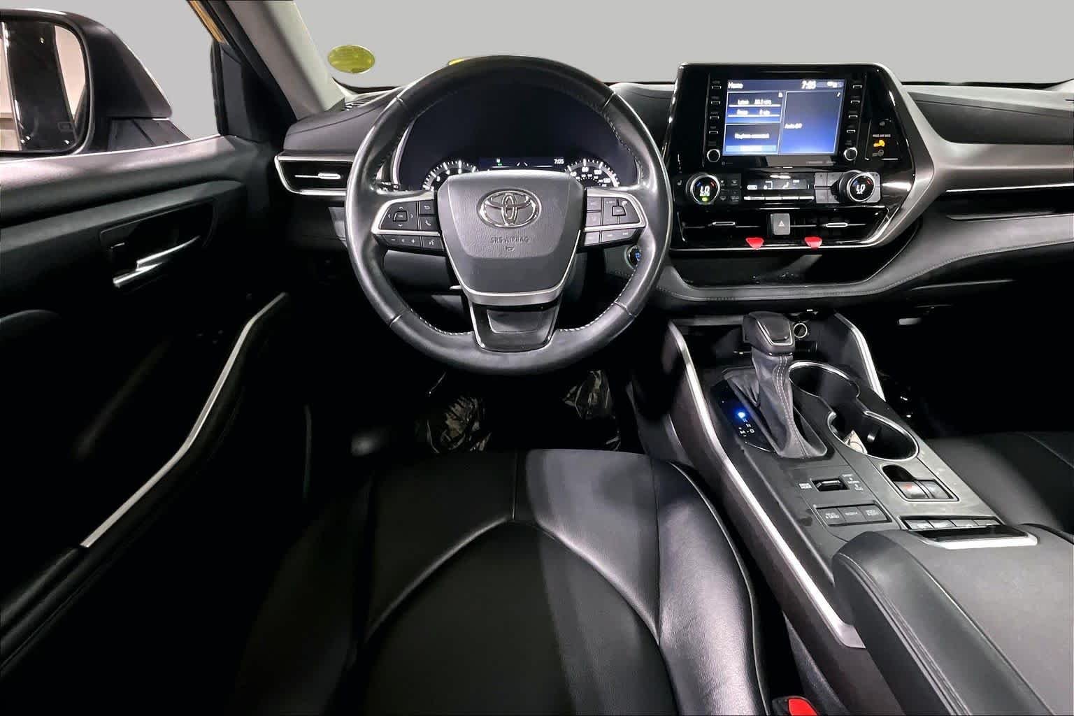 Pre-Owned 2022 Toyota Highlander XLE