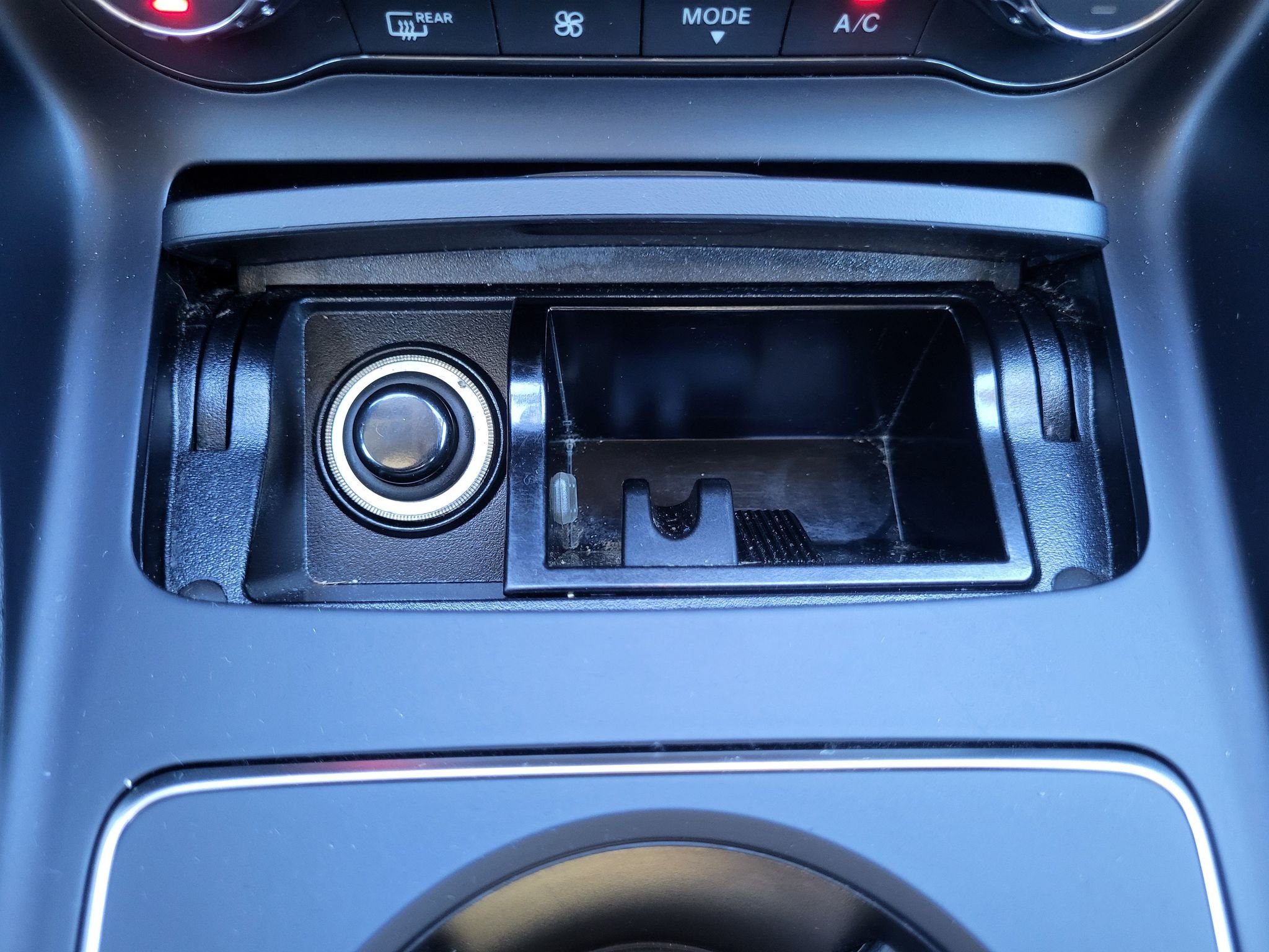 Used 2016 Mountain Gray Metallic Mercedes-Benz 250 4MATIC® image 28