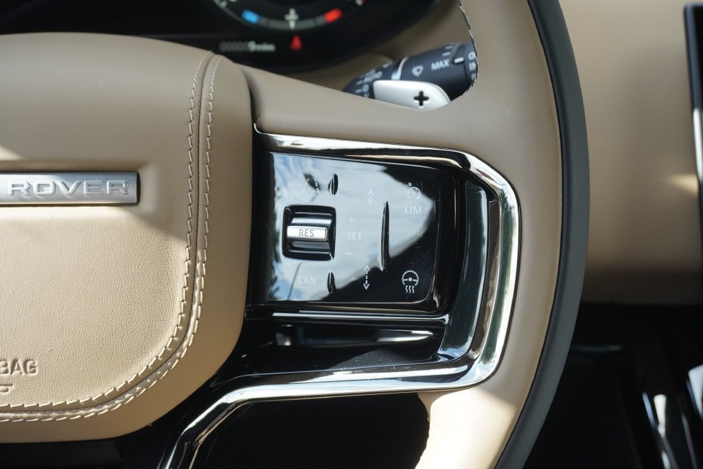 New 2026 Fuji White LAND ROVER Dynamic SE image 13