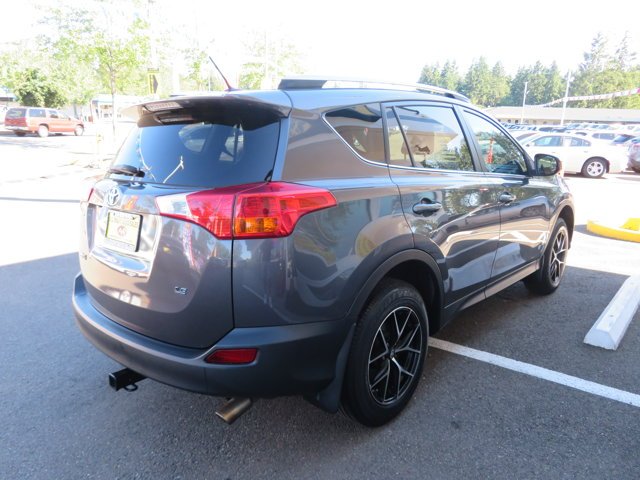 Used 2015  Toyota LE image 5