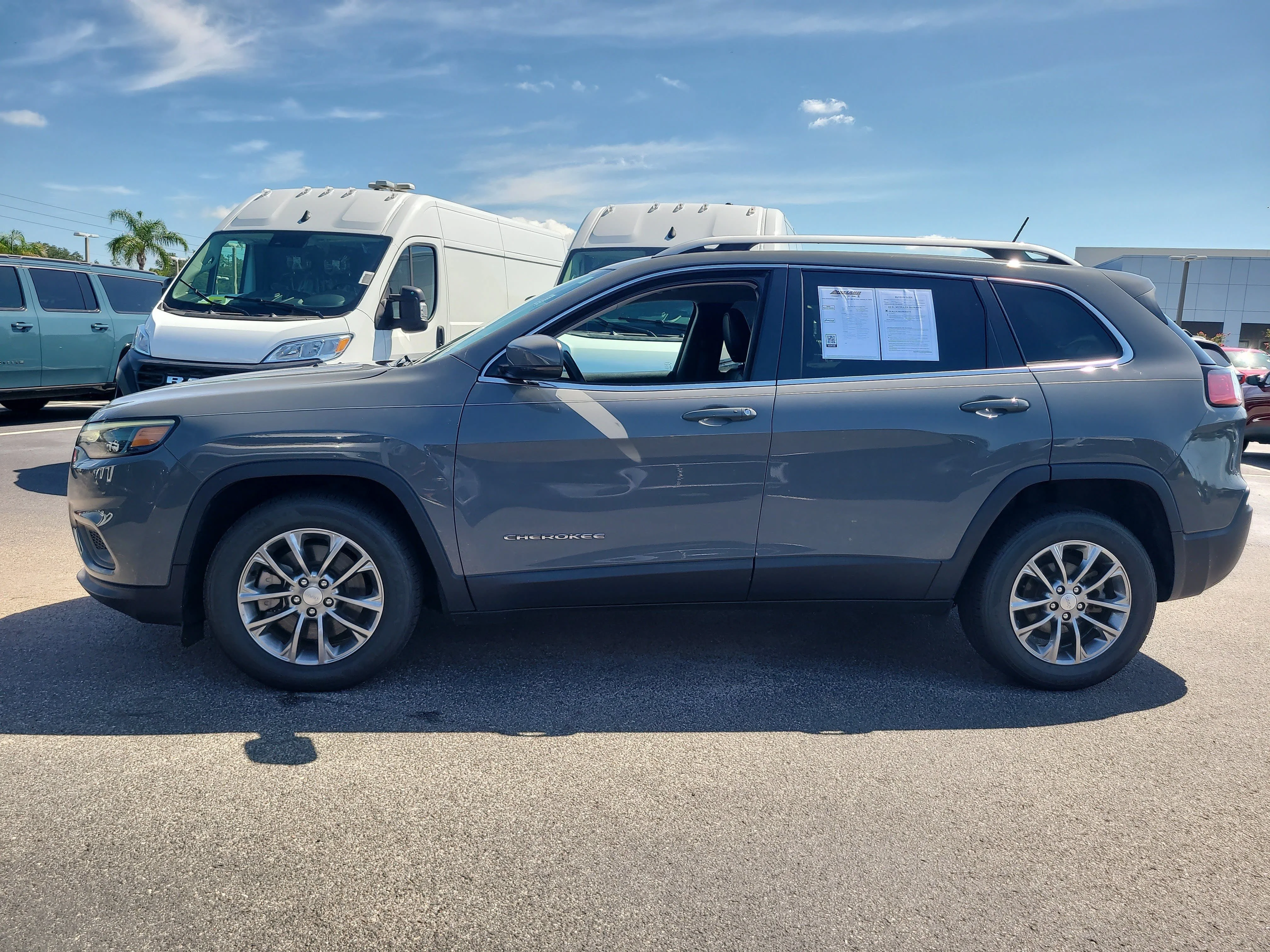 Used 2021 Sting-Gray Clearcoat Jeep Latitude Plus image 7