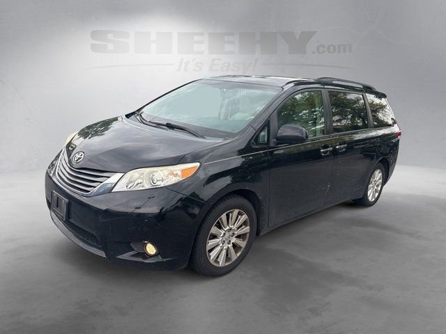Used 2013 Black Toyota XLE image 16