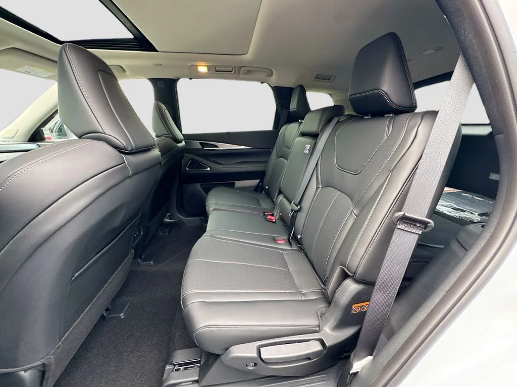 Certified Used 2026 White INFINITI LUXE image 27