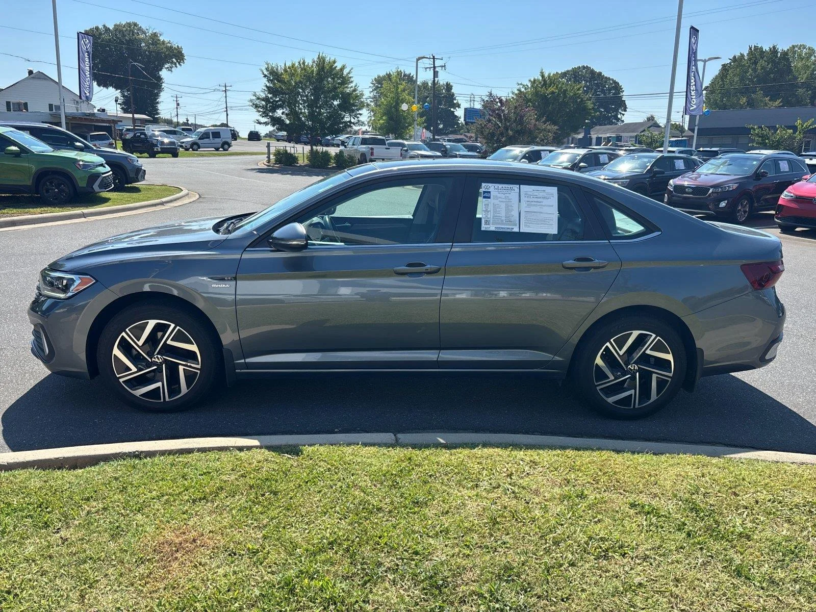 Used 2023 Platinum Gray Metallic Volkswagen SEL image 2