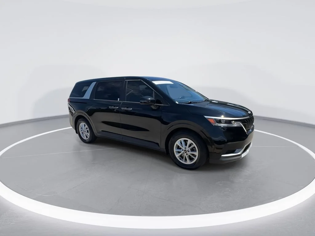 Used 2023 Black Kia LX Seat Package image 2