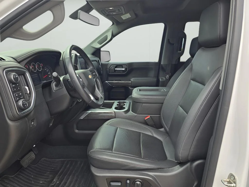 Used 2022 Summit White Chevrolet LTZ image 27