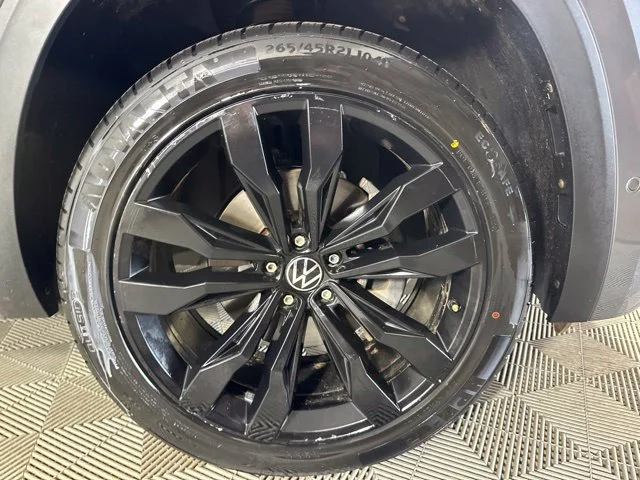 Used 2021 Gray Volkswagen 3.6L V6 SEL Premium R-Line image 6