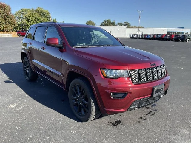 Used 2021 Red Jeep Laredo X image 3