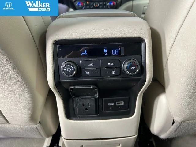 Used 2023 White GMC Denali image 37