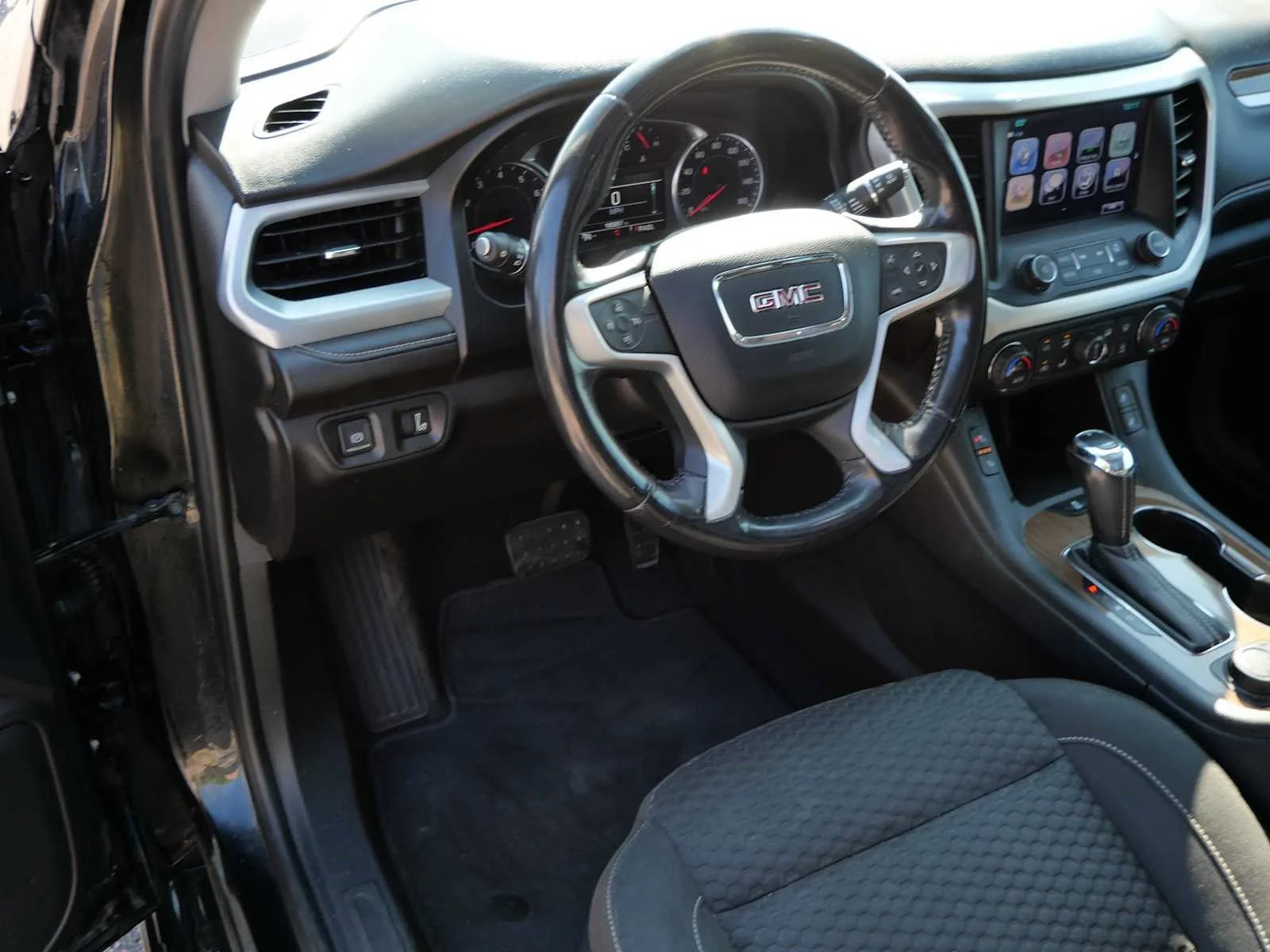 Used 2018 Ebony Twilight Metallic GMC SLE image 19