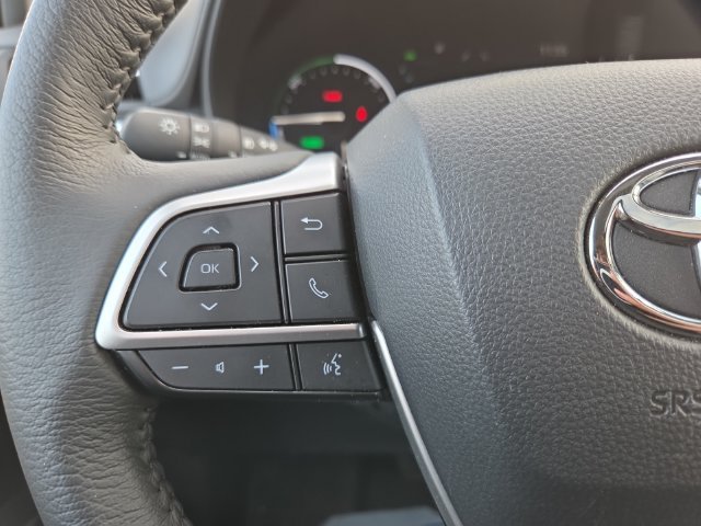 Used 2025  Toyota XLE image 19