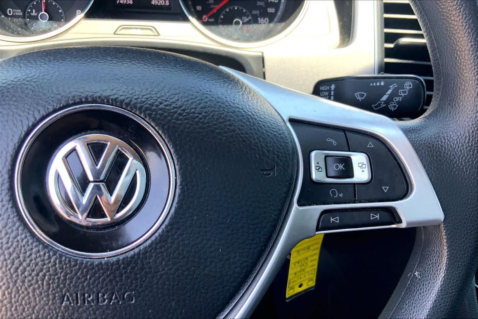 Used 2018 DEEP BLACK PEARL EFFECT Volkswagen 2.0T S image 24