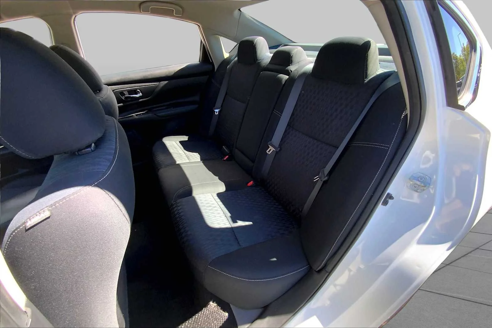 Used 2018 Glacier White Nissan 2.5 S image 19