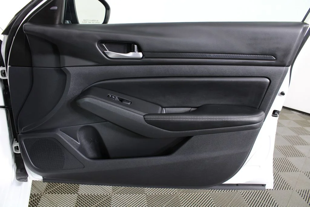 2025 Nissan Altima SV - Photo 8