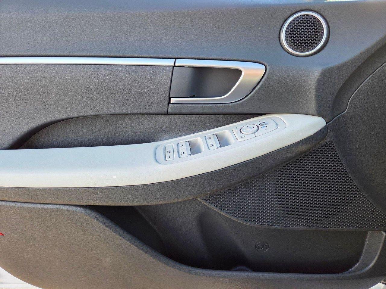 2026 Hyundai Sonata SE - Photo 9
