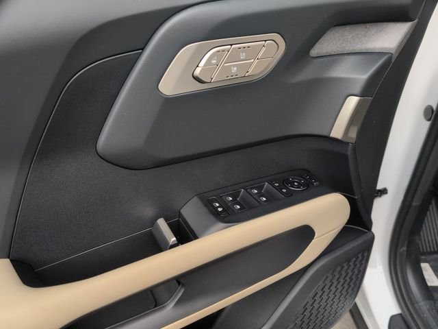 New 2027 Glacial White Pearl Kia EX image 10