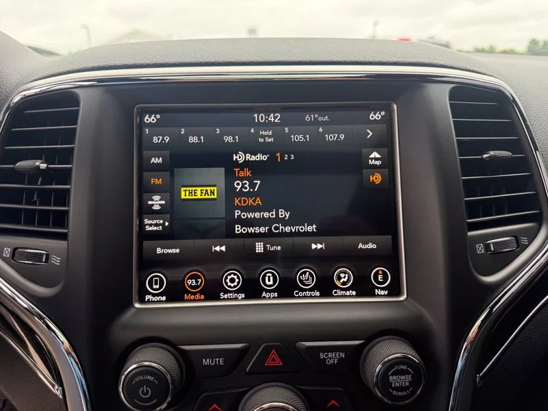 Used 2018 Black Jeep Trailhawk image 12