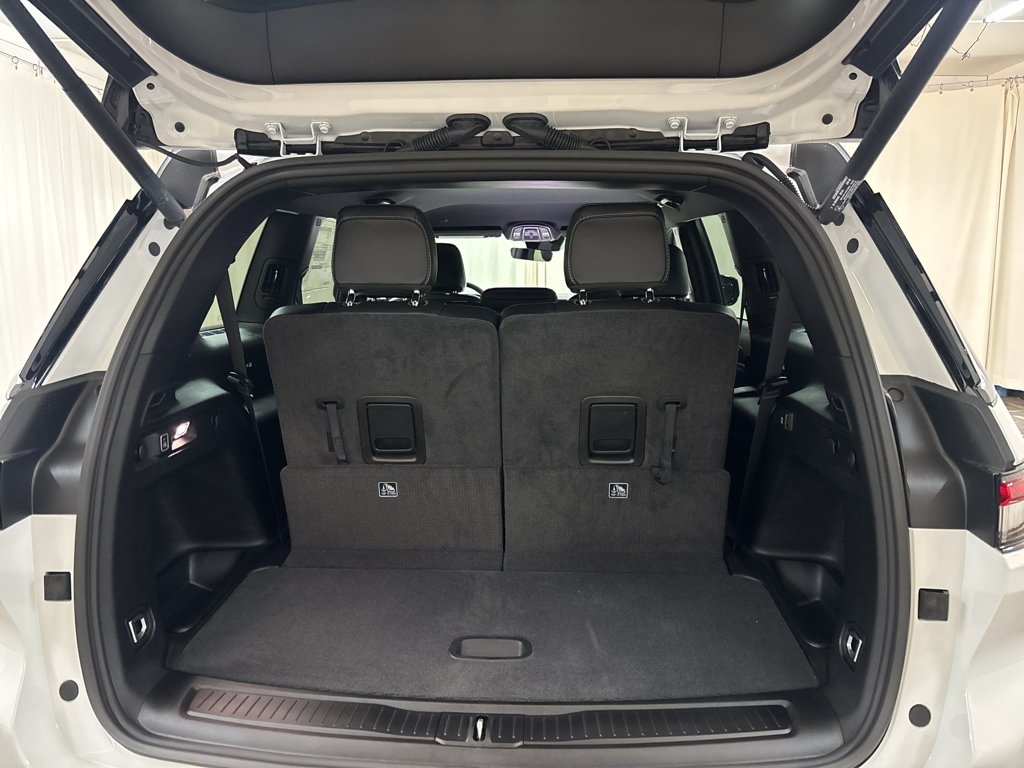 New 2027 Bright White Clear-Coat Paint Jeep Laredo image 8
