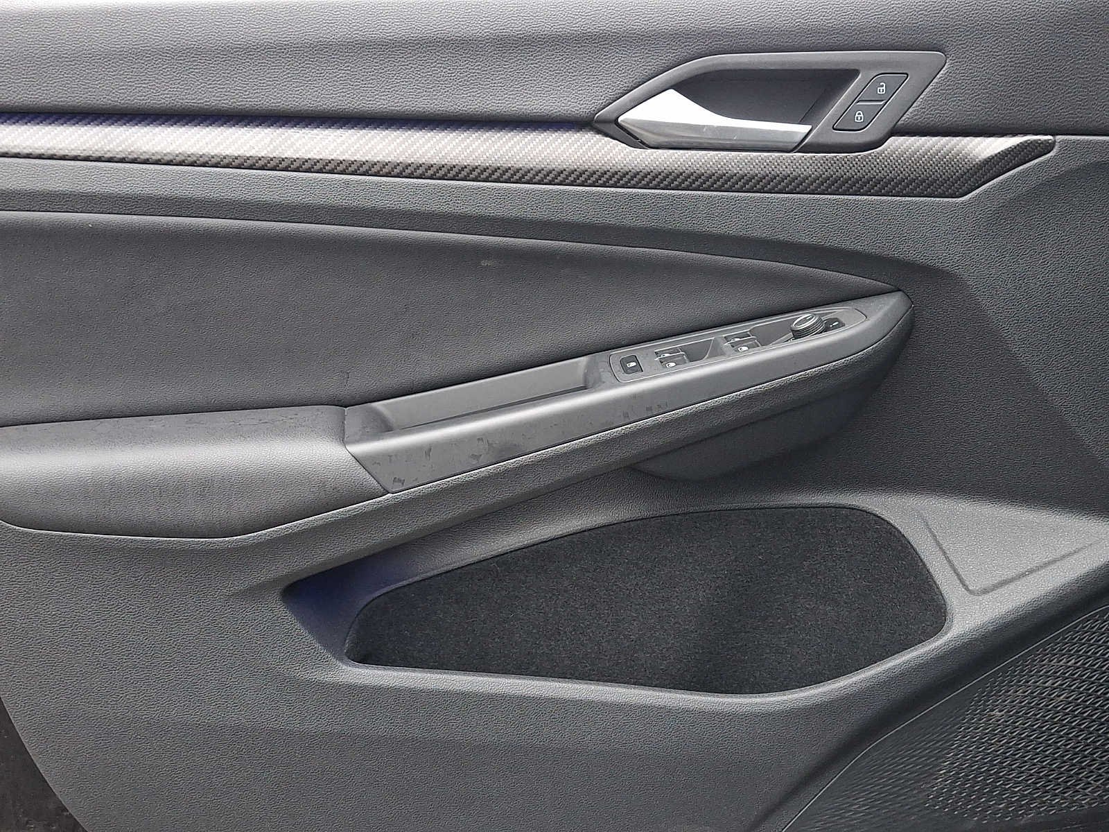 Used 2024  Volkswagen  image 13