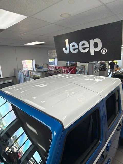 New 2026 Hydro Blue Pearl-Coat Exterior Paint Jeep Sahara image 5
