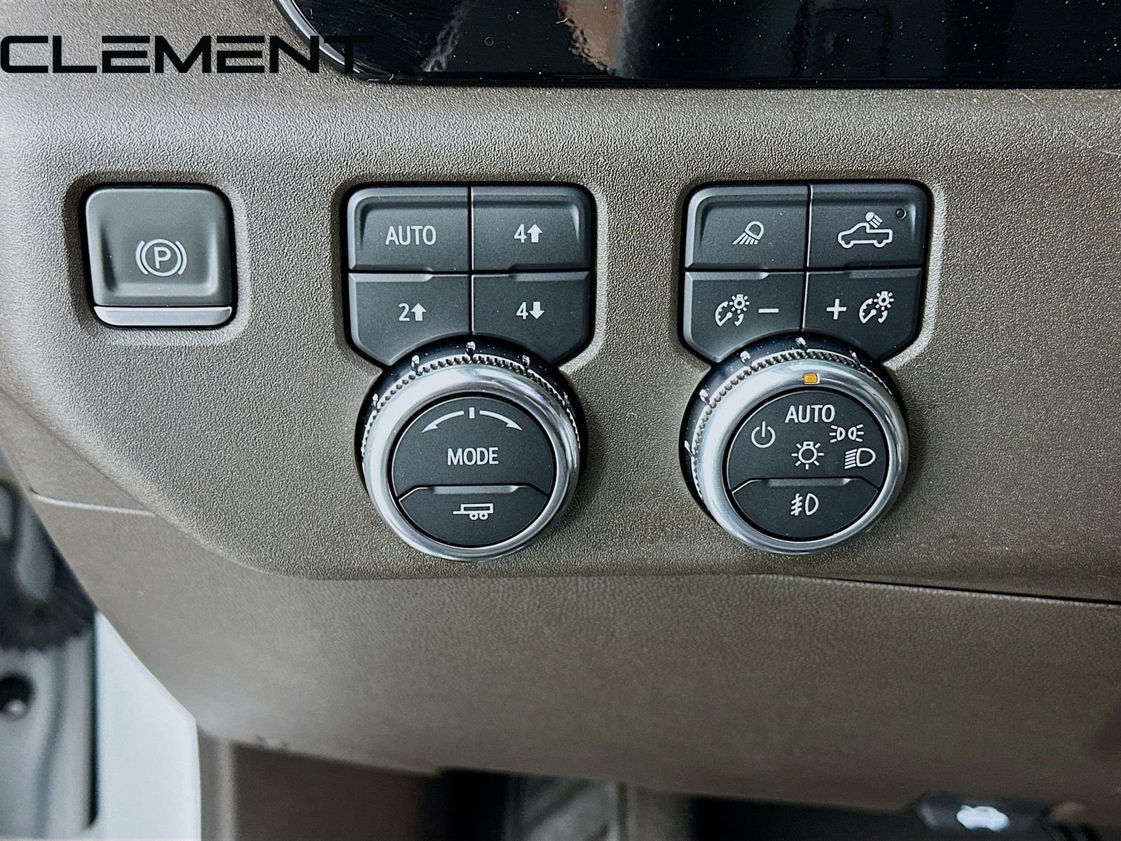 Used 2022 White GMC SLT image 13