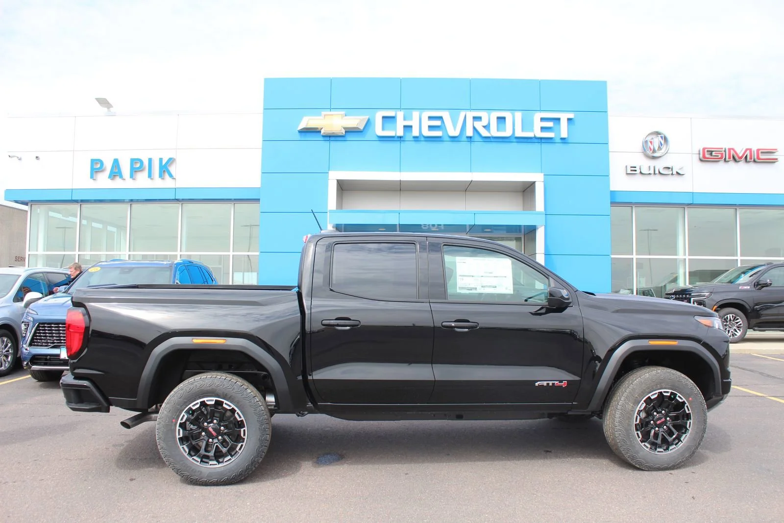 2026 GMC Canyon 4WD AT4 Crew Cab Short Box's photo