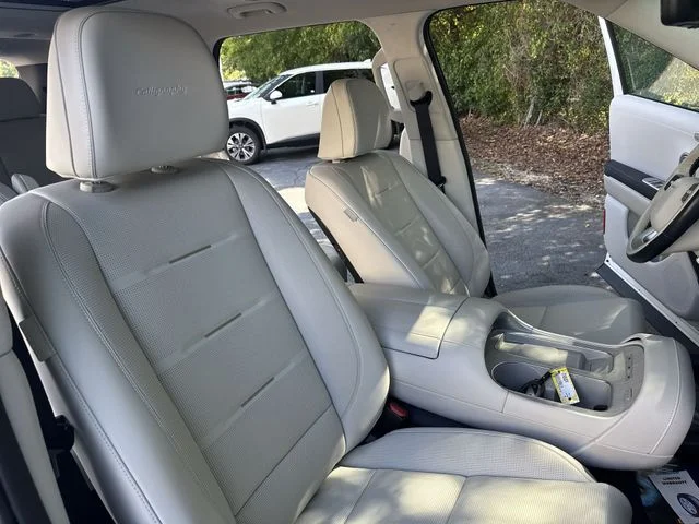Used 2026 White Hyundai Calligraphy image 10