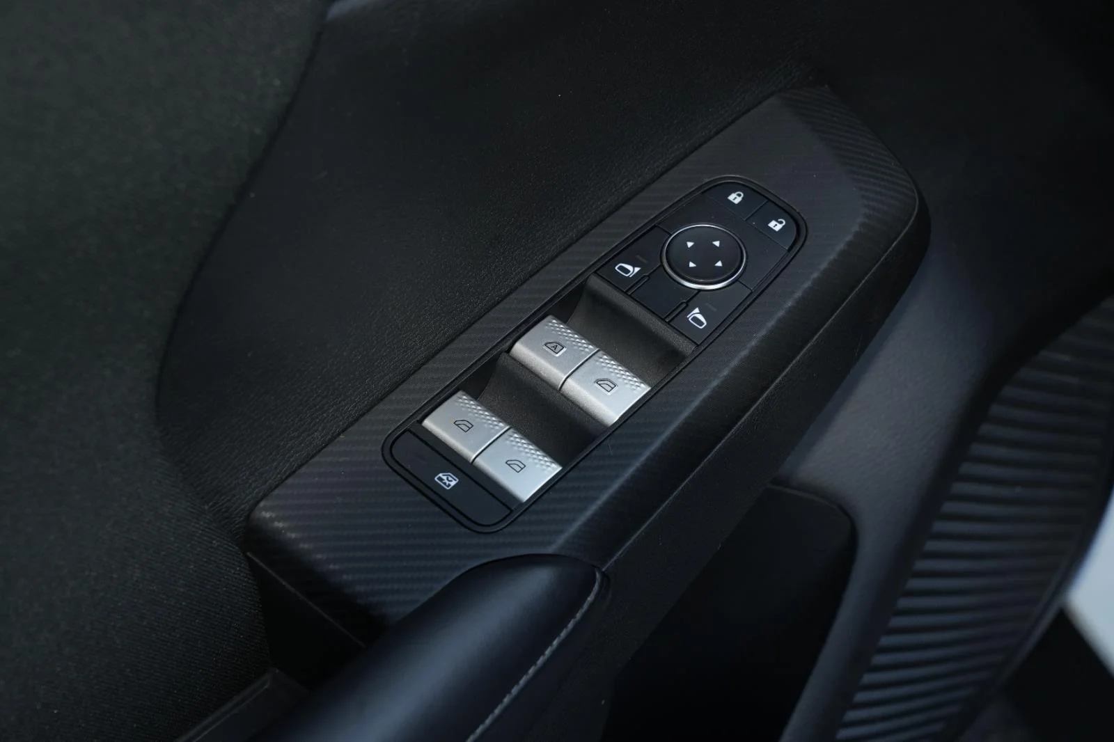 Used 2024 Silver Mitsubishi ES image 12