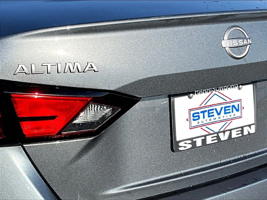Used 2025 Gun Metallic Nissan 2.5 SV image 27