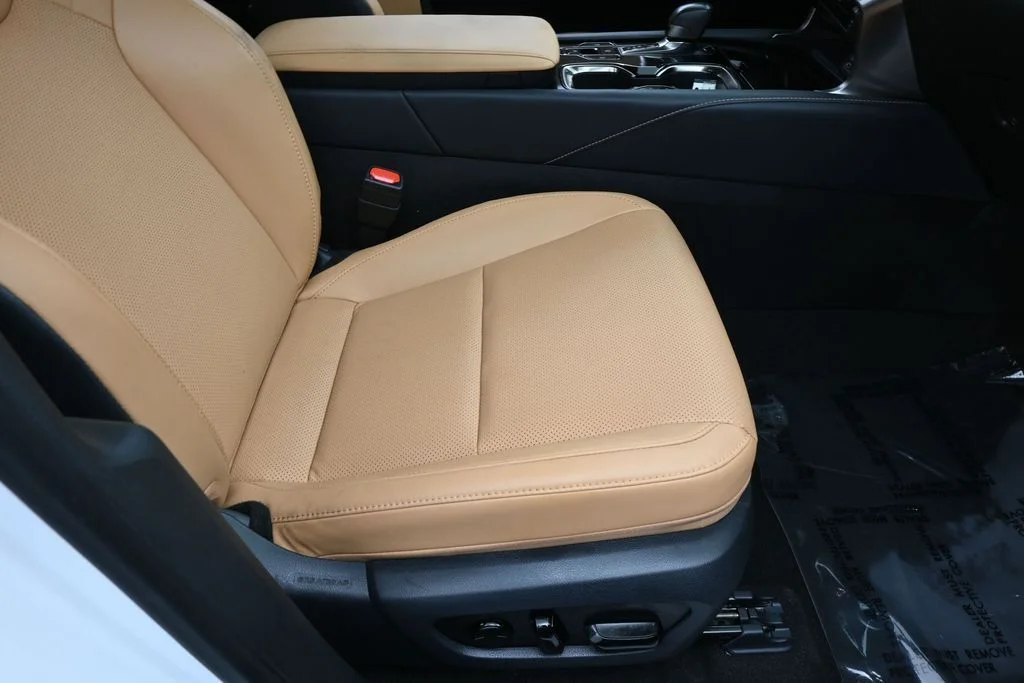 Used 2025 White Pearl Lexus 350 image 43