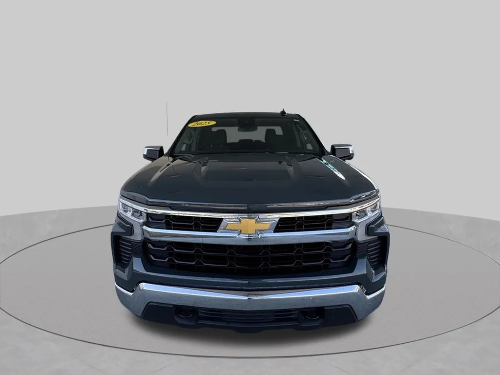 Used 2025 Gray Chevrolet LT image 3