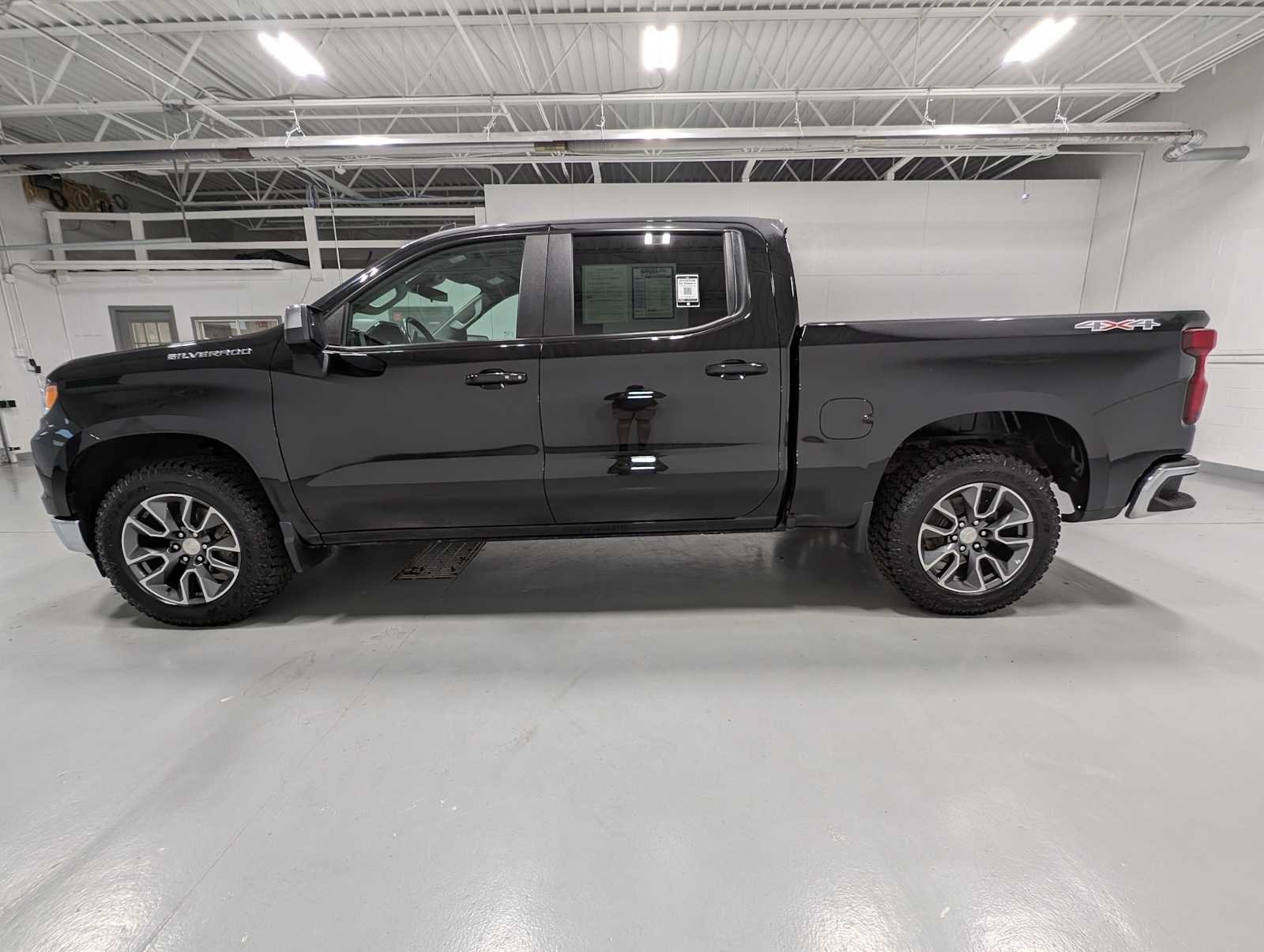 Used 2022 Black Chevrolet LT image 12