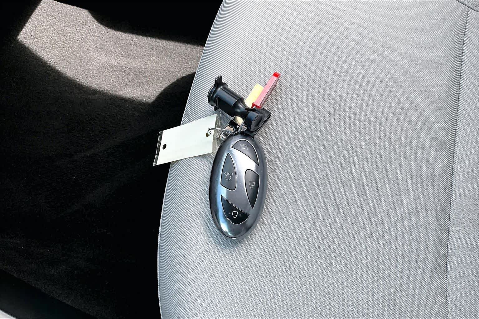 Used 2025 Phantom Black Hyundai SE image 14
